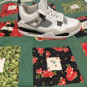 Jordan 4’s military